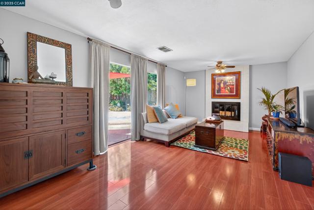 2173 Madrone Dr, Fairfield CA: https://media.crmls.org/mediaz/7e2747b0-2539-4cfb-9156-d93da56d1972.jpg