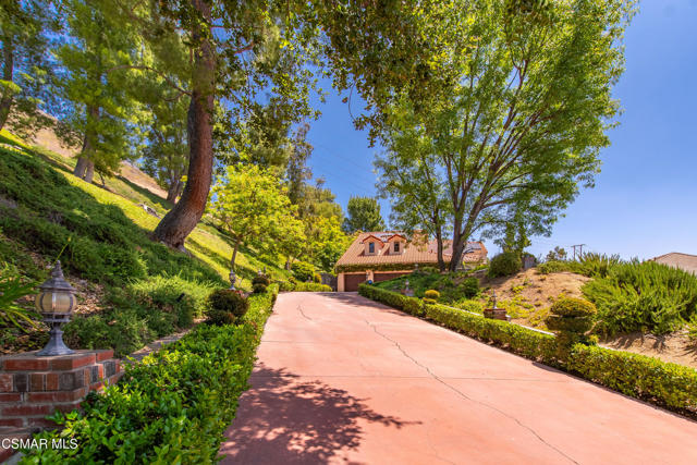 5924 Rainbow Hill Road, Agoura Hills CA: https://media.crmls.org/mediaz/7e2749db-e76b-49ed-add3-9fb802b0ebc7.jpg