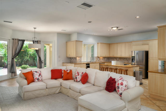 9 Cartier Court, Rancho Mirage CA: https://media.crmls.org/mediaz/7e27516d-35ac-465e-816b-0d28986ac8ea.jpg