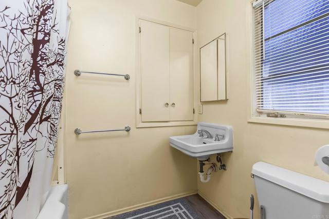 1453 OLIVEWOOD LN, Alpine CA: https://media.crmls.org/mediaz/7e27f0e0-1b5e-4679-b294-16df82d0c256.jpg