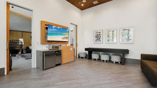 2510 Aperture Circle, San Diego CA: https://media.crmls.org/mediaz/7e286f6c-019d-496c-9718-64f6af0c5dcd.jpg