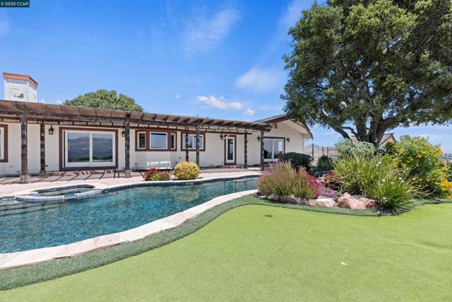 70 Sherburne Hills, Danville CA: https://media.crmls.org/mediaz/7e28baee-04db-4066-bfa6-11292f3bc9b2.jpg