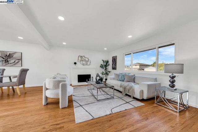 48346 Cottonwood St, Fremont CA: https://media.crmls.org/mediaz/7e291a2e-932a-473e-96f7-ea7e3cab6d47.jpg