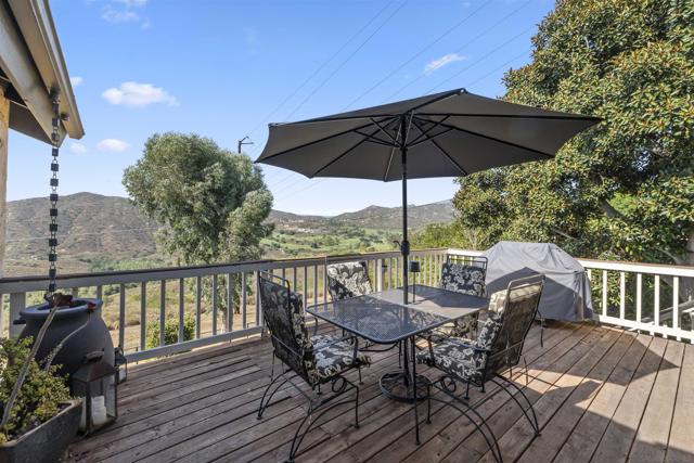 17924 Saint Andrews Dr, Poway CA: https://media.crmls.org/mediaz/7e297951-f920-41cc-b945-b643e38ac7e8.jpg