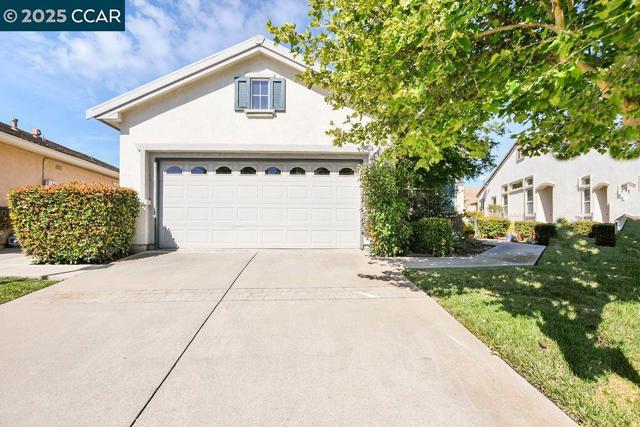 290 Black Amber Way, Brentwood CA: https://media.crmls.org/mediaz/7e2999cc-60ea-457c-a5e0-fab6589eb1d5.jpg