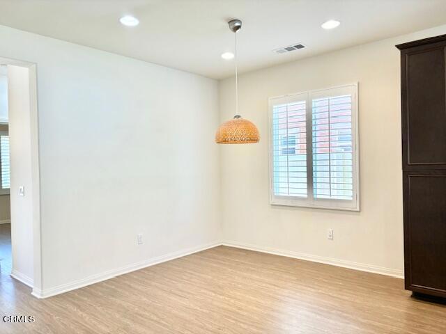 561 Whalen Way, Oxnard CA: https://media.crmls.org/mediaz/7e29c745-0a28-4249-b228-1ac5f4f3aacf.jpg