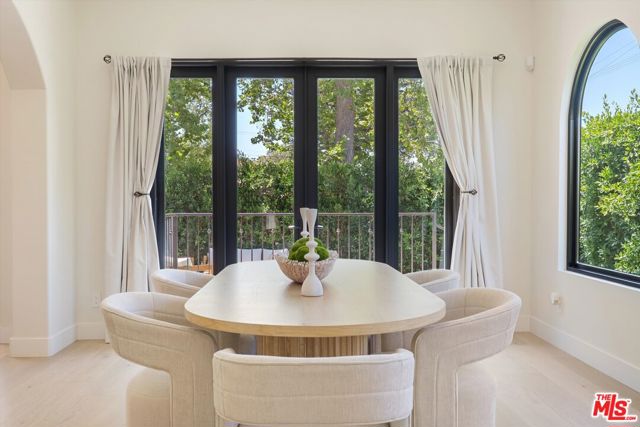 100 S La Jolla Avenue, Los Angeles CA: https://media.crmls.org/mediaz/7e2a39a6-8687-4a92-98ab-f9ce998bbc51.jpg