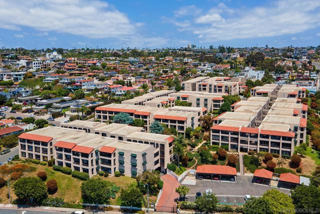 2510 Clairemont Dr, San Diego CA: https://media.crmls.org/mediaz/7e2a3cbb-f274-4180-8482-84ab42e1dd20.jpg