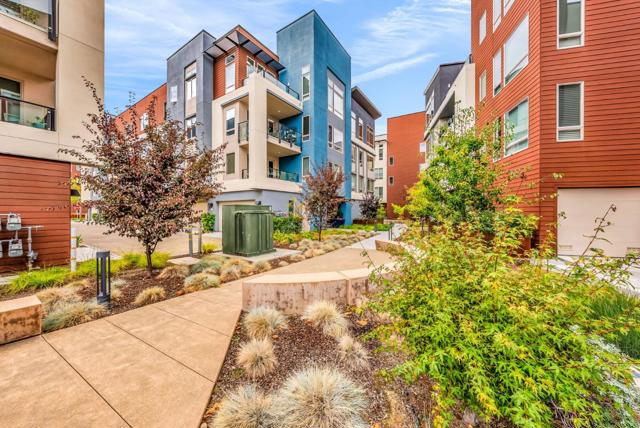 769 Eppleton Lane, Foster City CA: https://media.crmls.org/mediaz/7e2a4cf7-644d-4769-afb8-9c06e18fd046.jpg