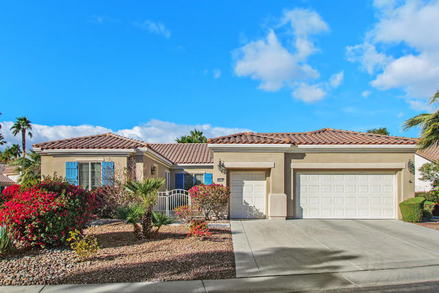 40613 Corte Los Cerritos, Indio CA: https://media.crmls.org/mediaz/7e2a71a8-68eb-45e2-9fbd-11000616ca6d.jpg