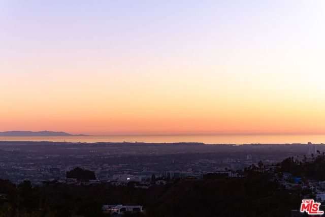 7400 Pyramid Place, Los Angeles CA: https://media.crmls.org/mediaz/7e2a7c20-0746-46f4-8c48-904a4aff3188.jpg