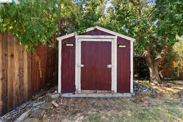 Image 32 of 39 For 8038 Torrente Way