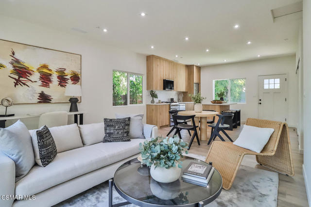 514 W Washington Boulevard, Pasadena CA: https://media.crmls.org/mediaz/7e2b05f8-0fcf-4580-9f1e-42b23ada8caa.jpg