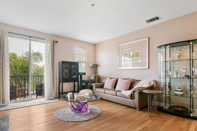2410 Kipana Avenue, Ventura CA: https://media.crmls.org/mediaz/7e2ba574-34fd-43fa-bf2b-c5c3dc7cf052.jpg