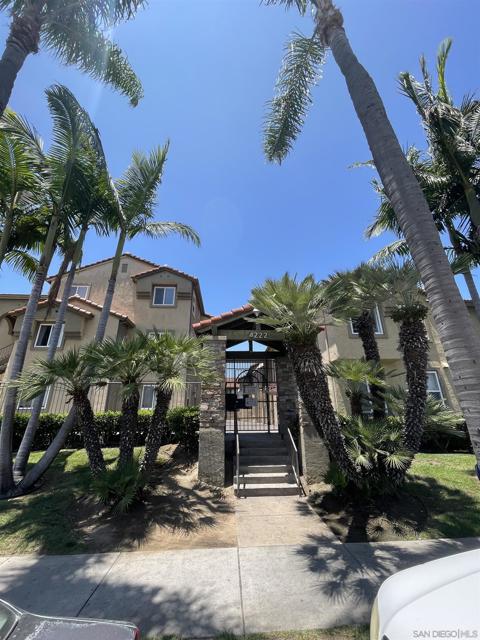 4222 Menlo Ave, San Diego CA: https://media.crmls.org/mediaz/7e2c3520-73ef-43d1-9661-02e405d53ec5.jpg