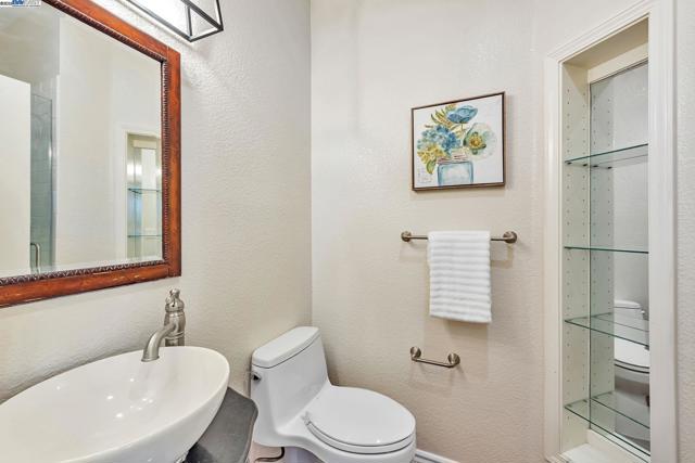 4069 Pergola CT, Castro Valley CA: https://media.crmls.org/mediaz/7e2c3655-f4dd-4dfa-a8b7-05fbfa850555.jpg