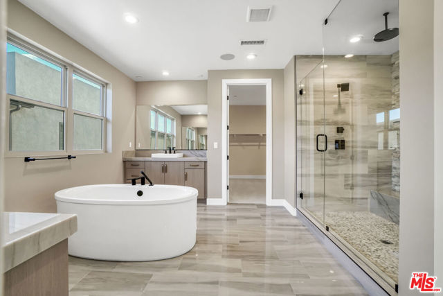 11848 N Hillsborough Lane, Porter Ranch CA: https://media.crmls.org/mediaz/7e2c4372-abf9-462a-9f0f-f09c5eaba8ff.jpg