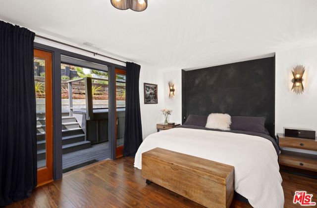2860 Hollyridge Drive, Los Angeles CA: https://media.crmls.org/mediaz/7e2c83d0-7d48-4cac-854e-bac43e51fe32.jpg