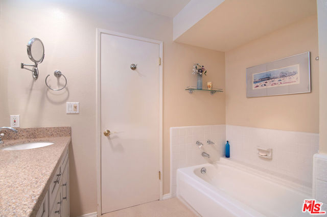 1621 Hilts Avenue, Los Angeles CA: https://media.crmls.org/mediaz/7e2cc3eb-6b76-44ea-93ba-4e03bf0c6673.jpg