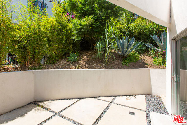 3907 De Longpre Avenue, Los Angeles CA: https://media.crmls.org/mediaz/7e2ce311-d0d0-4b7e-be76-fbd86b9ddc1a.jpg