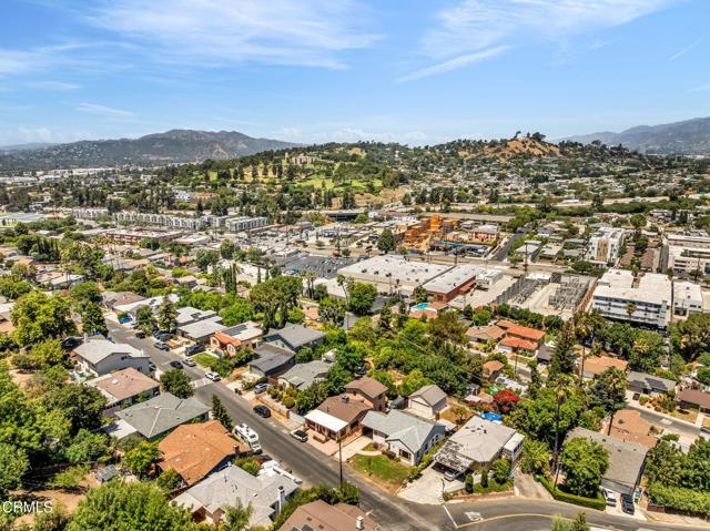 4127 Scandia Way, Los Angeles CA: https://media.crmls.org/mediaz/7e2d270f-24a8-4154-bc68-13d88fe1c12e.jpg