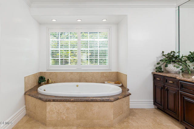 Detail Gallery Image 32 of 46 For 15450 Briarwood Dr, Sherman Oaks,  CA 91403 - 4 Beds | 4/1 Baths