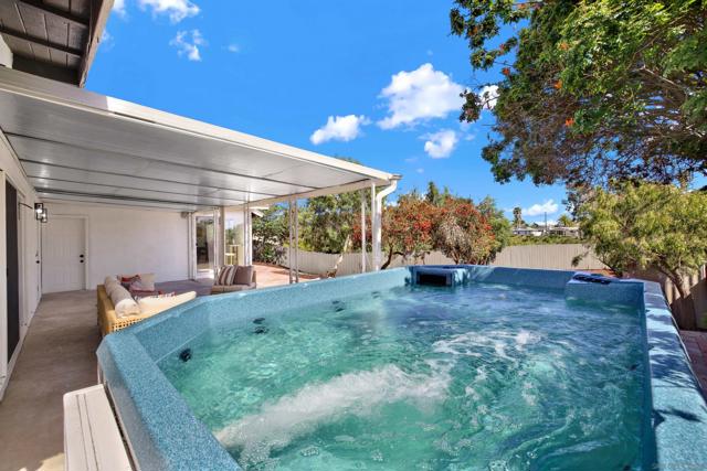 5403 Via Carancho, San Diego CA: https://media.crmls.org/mediaz/7e2d6246-3d1c-4f2c-aac0-e789e6cc46c5.jpg
