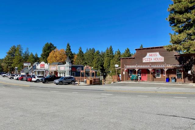 32065 Hunsaker Way, Running Springs CA: https://media.crmls.org/mediaz/7e2da77b-2a13-4b7b-9583-a2e5e2ce5372.jpg