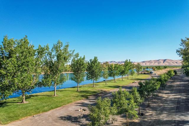 10037 Ca-33, Patterson CA: https://media.crmls.org/mediaz/7e2dac8e-d17e-477c-86a1-ad865ad905f5.jpg