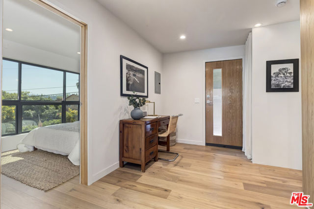 3404 Glenalbyn Drive, Los Angeles CA: https://media.crmls.org/mediaz/7e2ed7bb-a773-45f9-9282-ac2f26334463.jpg