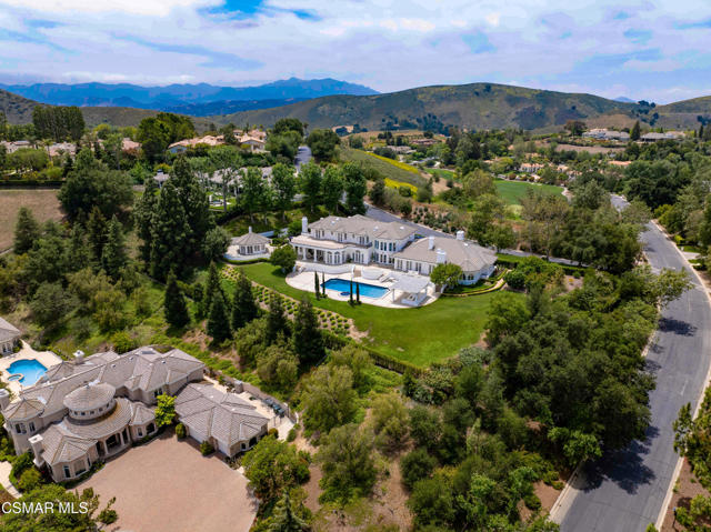 1600 Crown Ridge Court, Westlake Village CA: https://media.crmls.org/mediaz/7e2ee15a-c845-420b-894c-66d6dc1ee71c.jpg
