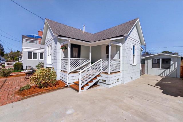222 2nd Avenue, Santa Cruz CA: https://media.crmls.org/mediaz/7e2f1ebb-3af0-47b0-9d7d-23580cf67eb7.jpg