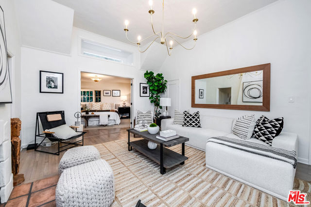 2620 Rutherford Drive, Los Angeles CA: https://media.crmls.org/mediaz/7e2fcf23-4298-4043-9e31-73af05b37b8f.jpg