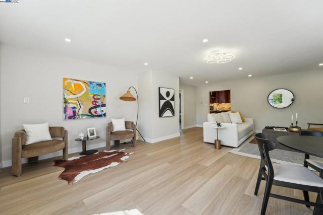 431 Alameda De Las Pulgas, Redwood City CA: https://media.crmls.org/mediaz/7e2fe170-d65d-4c13-b7b5-3f0369f06dae.jpg