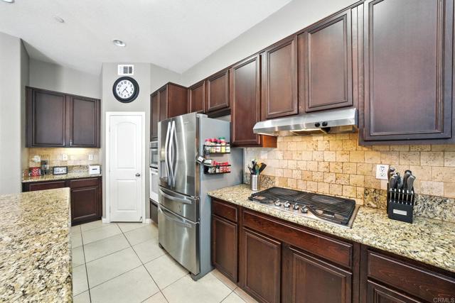Detail Gallery Image 9 of 48 For 1528 Carpinteria St, Chula Vista,  CA 91913 - 5 Beds | 4 Baths