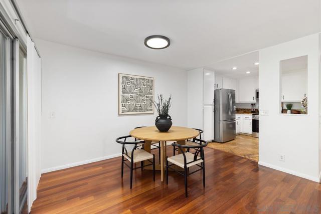 10325 Caminito Cuervo, San Diego CA: https://media.crmls.org/mediaz/7e30191c-ab6b-442d-b26f-41efc78a996e.jpg