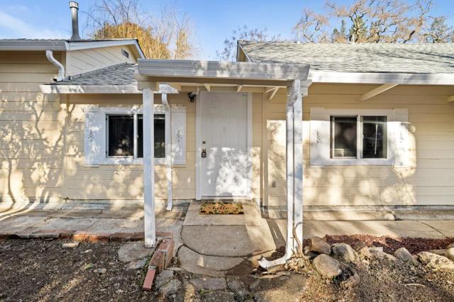 2066 Sterling Avenue, Menlo Park CA: https://media.crmls.org/mediaz/7e306c3b-8c6a-4277-b4ce-02e712d998f0.jpg