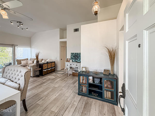 5965 Paseo Encantada, Camarillo CA: https://media.crmls.org/mediaz/7e30a55a-3763-45ab-933f-32ed0b36b9d4.jpg