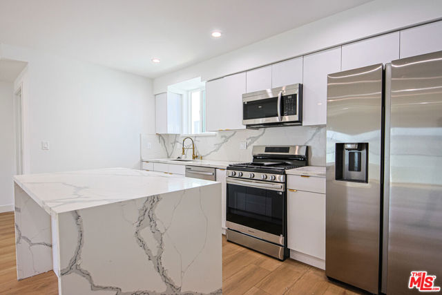 1636 Longwood Avenue, Los Angeles CA: https://media.crmls.org/mediaz/7e30bb80-9d82-4b8d-a8a0-5b74ab713a2f.jpg