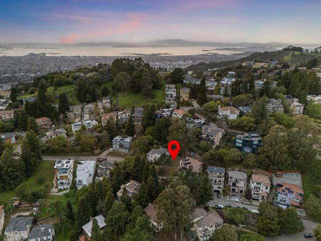 6959 Buckingham Boulevard, Berkeley CA: https://media.crmls.org/mediaz/7e31352b-751d-4c2e-a2a4-115d6ea28c96.jpg