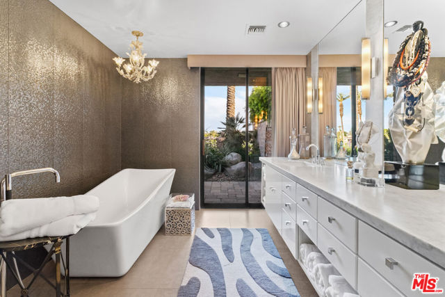4 Trinity Court, Rancho Mirage CA: https://media.crmls.org/mediaz/7e316d89-3b84-4872-a44a-00bdca23015f.jpg