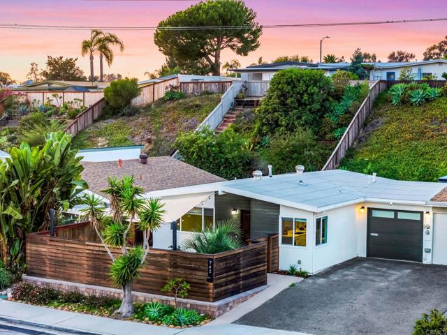 742 Snapdragon Street, Encinitas CA: https://media.crmls.org/mediaz/7e318a5d-0c54-4aeb-bb19-c39e0b936e65.jpg