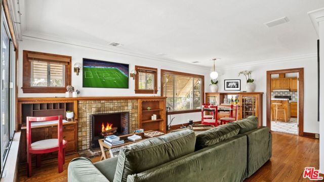 6155 Poppy Peak Drive, Los Angeles CA: https://media.crmls.org/mediaz/7e31b21d-b65a-4d69-b863-1d9f01b90815.jpg