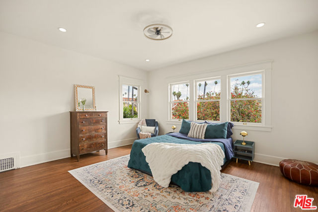 225 S Ardmore Avenue, Los Angeles CA: https://media.crmls.org/mediaz/7e31fdfc-adb4-4b50-a2a7-c1bf3e3a4e2b.jpg