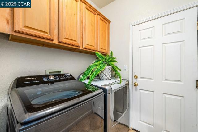10 Narcissus Ct, Danville CA: https://media.crmls.org/mediaz/7e323940-cf58-4791-8e16-d64125ab1431.jpg