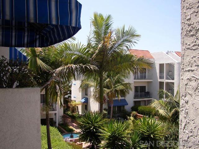 8328 Regents Rd, La Jolla CA: https://media.crmls.org/mediaz/7e32521c-19fc-45f1-9d66-c63b31cdc16a.jpg