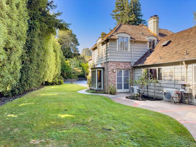 2155 Geri Lane, Hillsborough CA: https://media.crmls.org/mediaz/7e32fe35-5c7c-4ee0-a445-fe83efc3d162.jpg