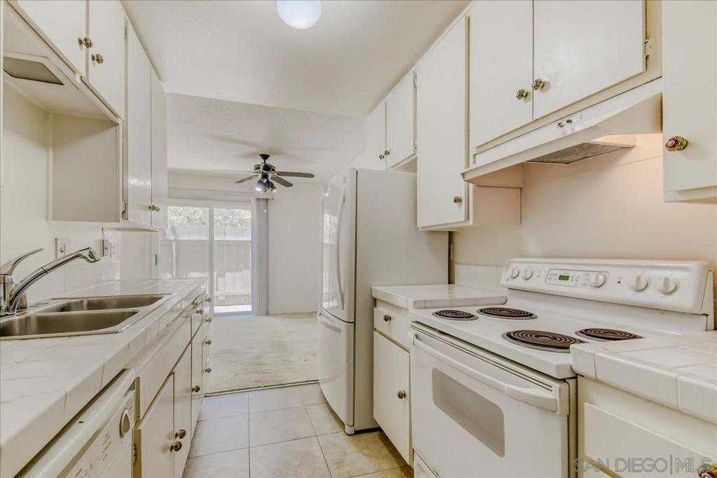 7876 Camino Huerta - photo 14