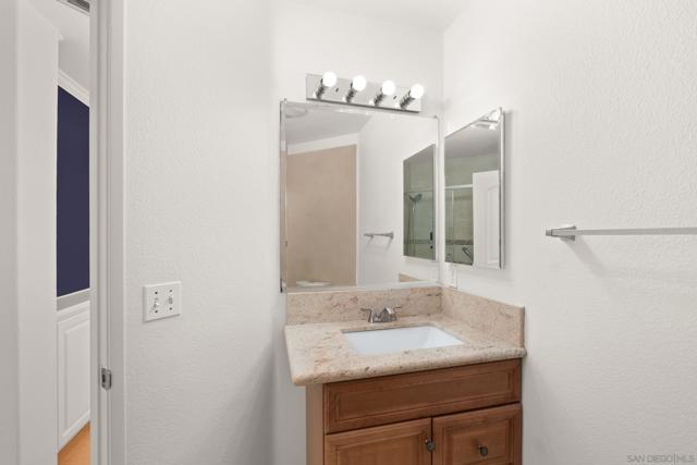 10960 Ivy Hill Dr, San Diego CA: https://media.crmls.org/mediaz/7e3329af-7853-4390-a454-e5a5cea8c3fd.jpg