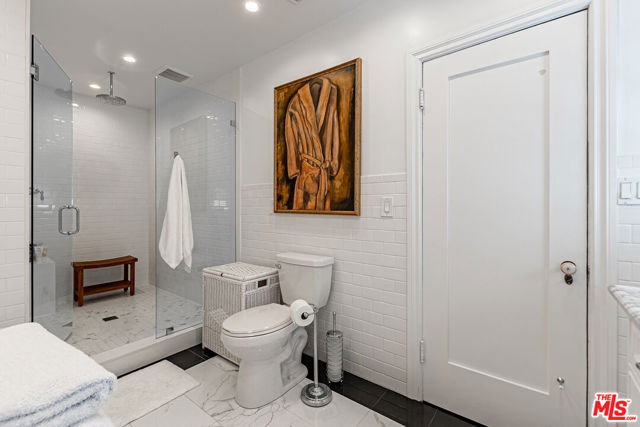 165 N Las Palmas Avenue, Los Angeles CA: https://media.crmls.org/mediaz/7e335e83-ac2a-41fc-9e53-68bf4c021cba.jpg